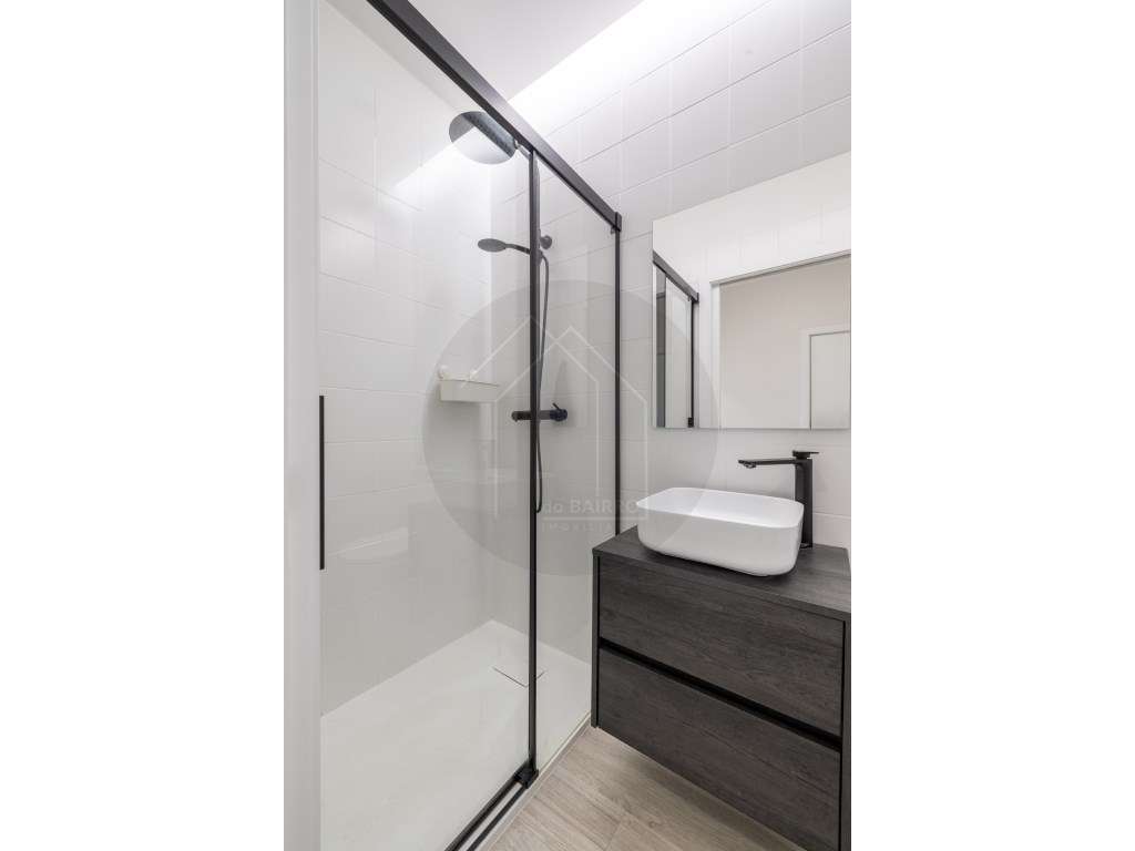 Apartamento no coração do Porto ideal para investimento urbano - Grande imagem: 4/26