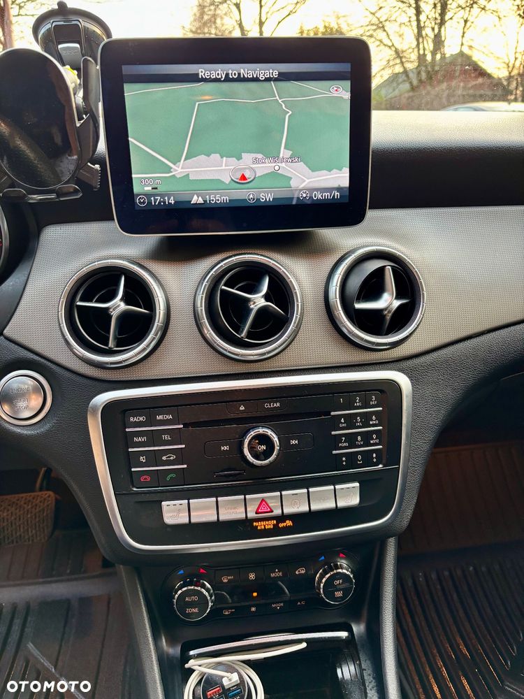 Mercedes-Benz CLA 250 4Matic 7G-DCT - 11