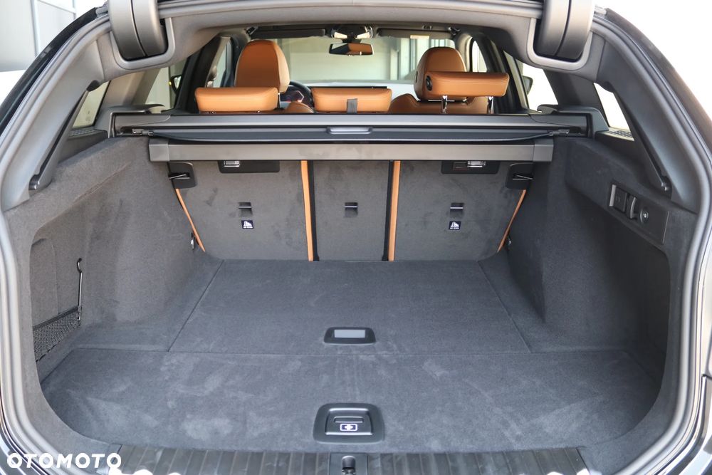 BMW Seria 3 330i xDrive - 27