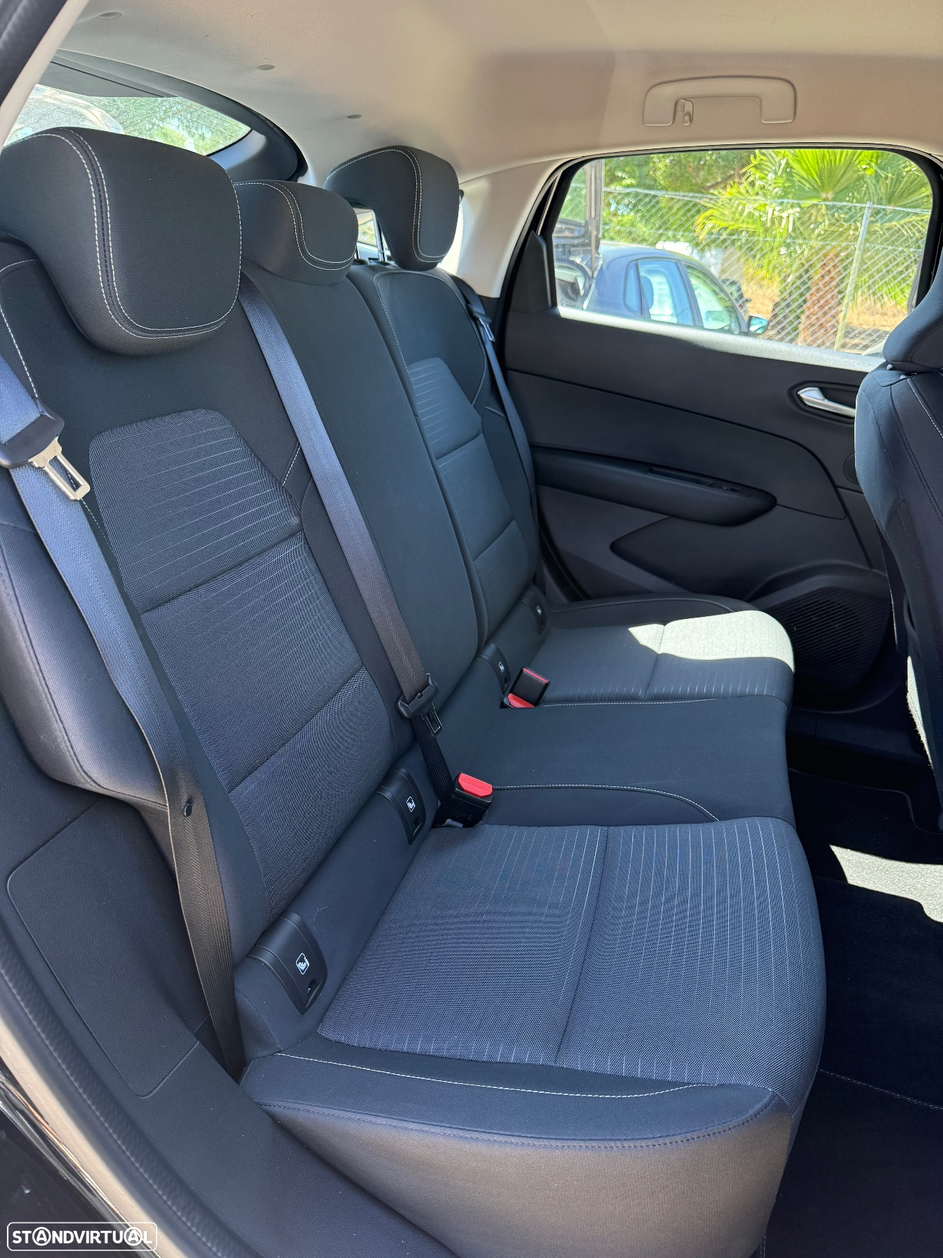Renault Arkana 1.6 E-Tech Intens - 16