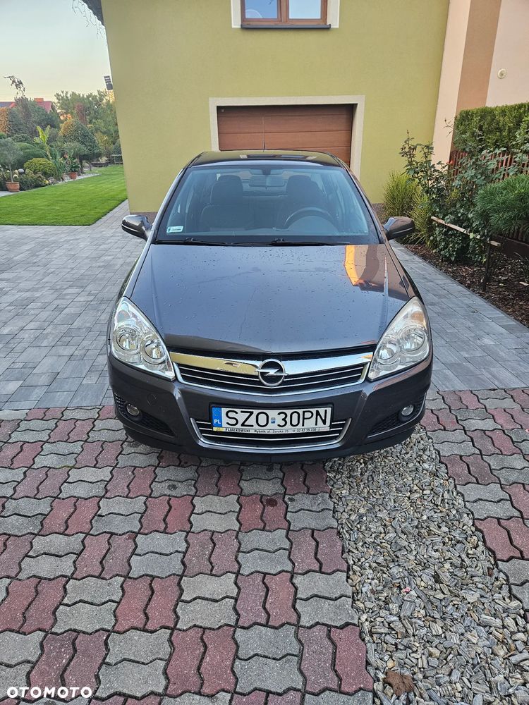 Opel Astra 2009 photo 4