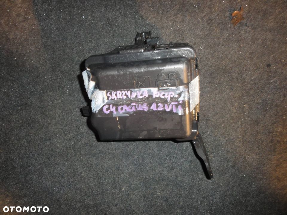 OBUDOWA SKRZYNKI BEZPIECZNIKÓW CITROEN C4 CACTUS - 1