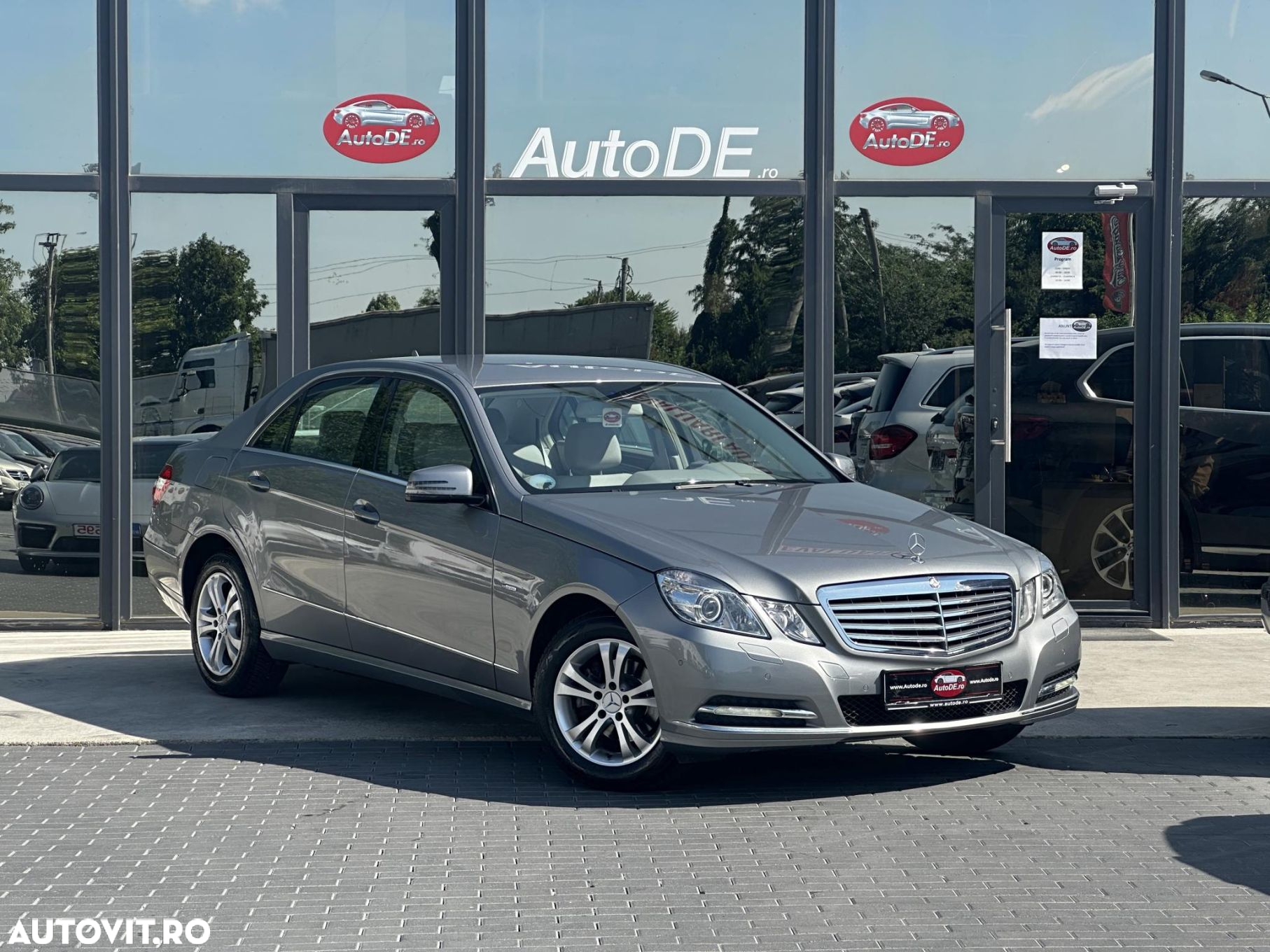 Mercedes-Benz E 200 CGI BlueEfficiency Automatik - 2