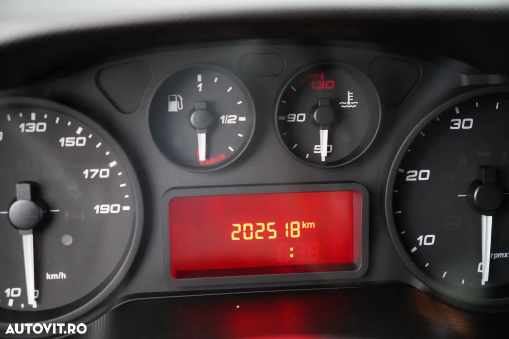 Iveco DAILY 35-140 / FRIGORIFER / PULSOR 400 UNITATE / LIFT / TWIN / - 38