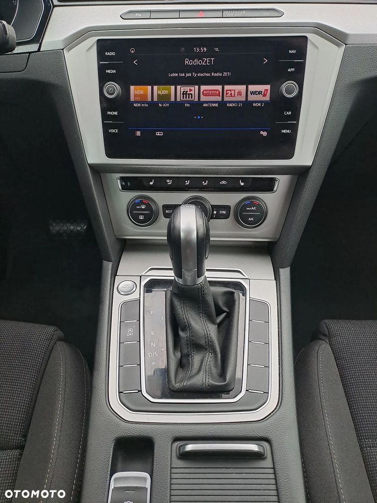 Volkswagen Passat Variant 2.0 TDI DSG (BlueMotion Technology) Comfortline - 17