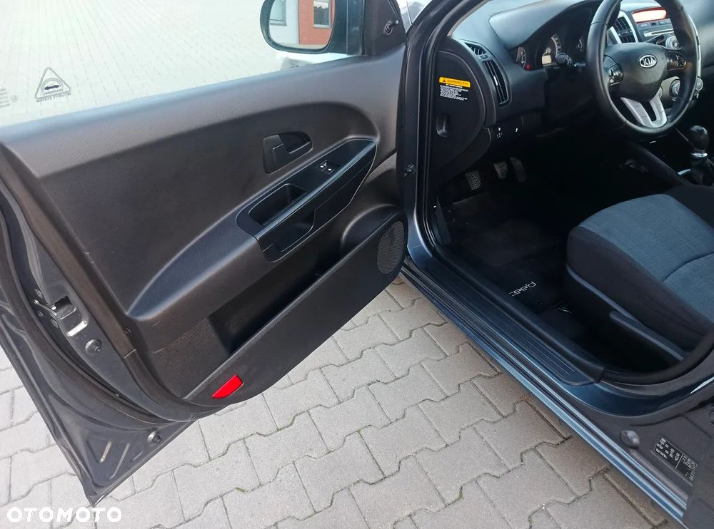 Kia Ceed 1.4 CVVT EX - 27