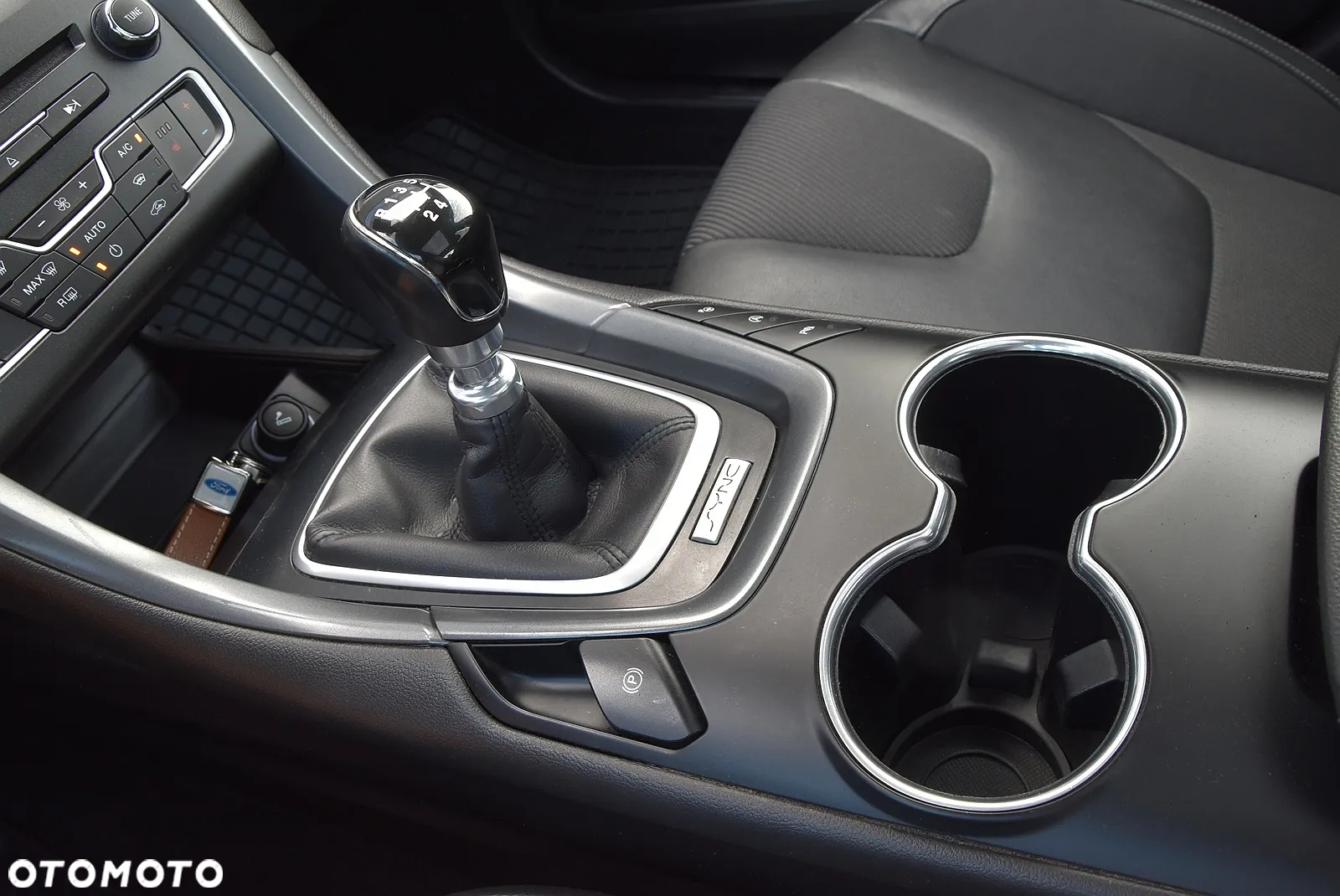 Ford Mondeo - 38