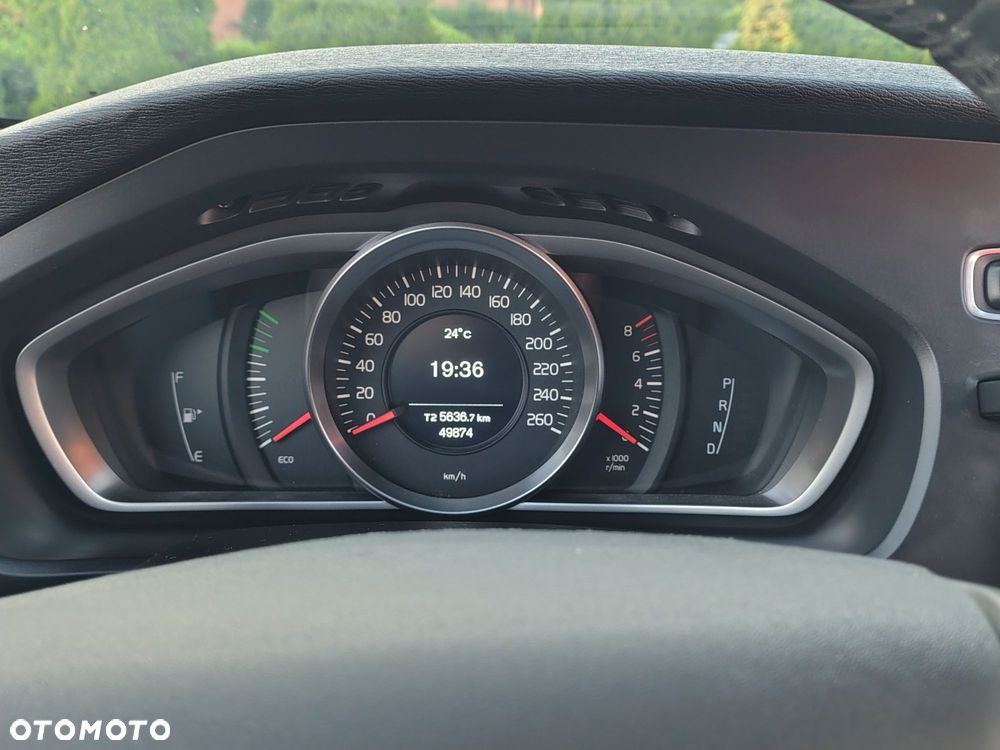Volvo V40 Cross Country - 20