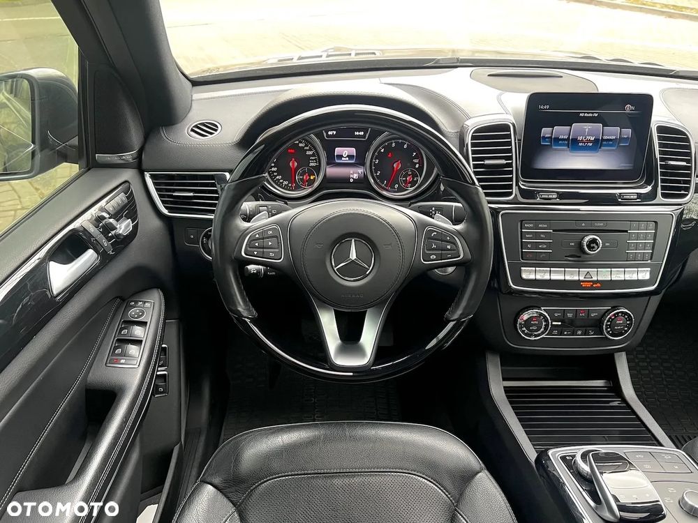 Mercedes-Benz GLS - 24