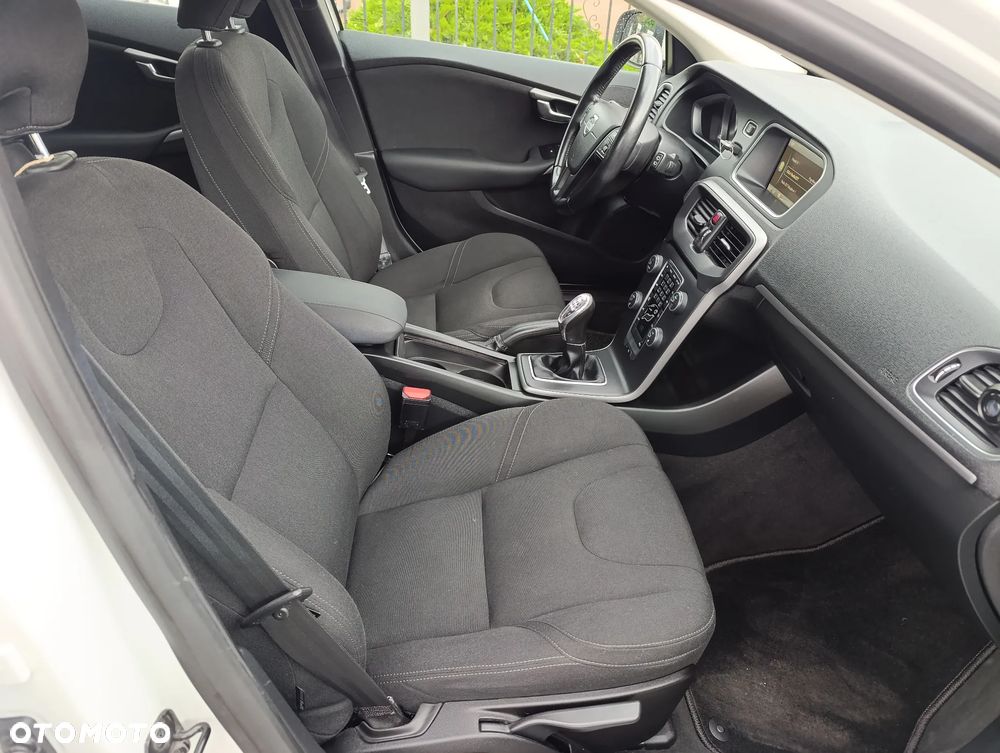 Volvo V40 D3 You - 17