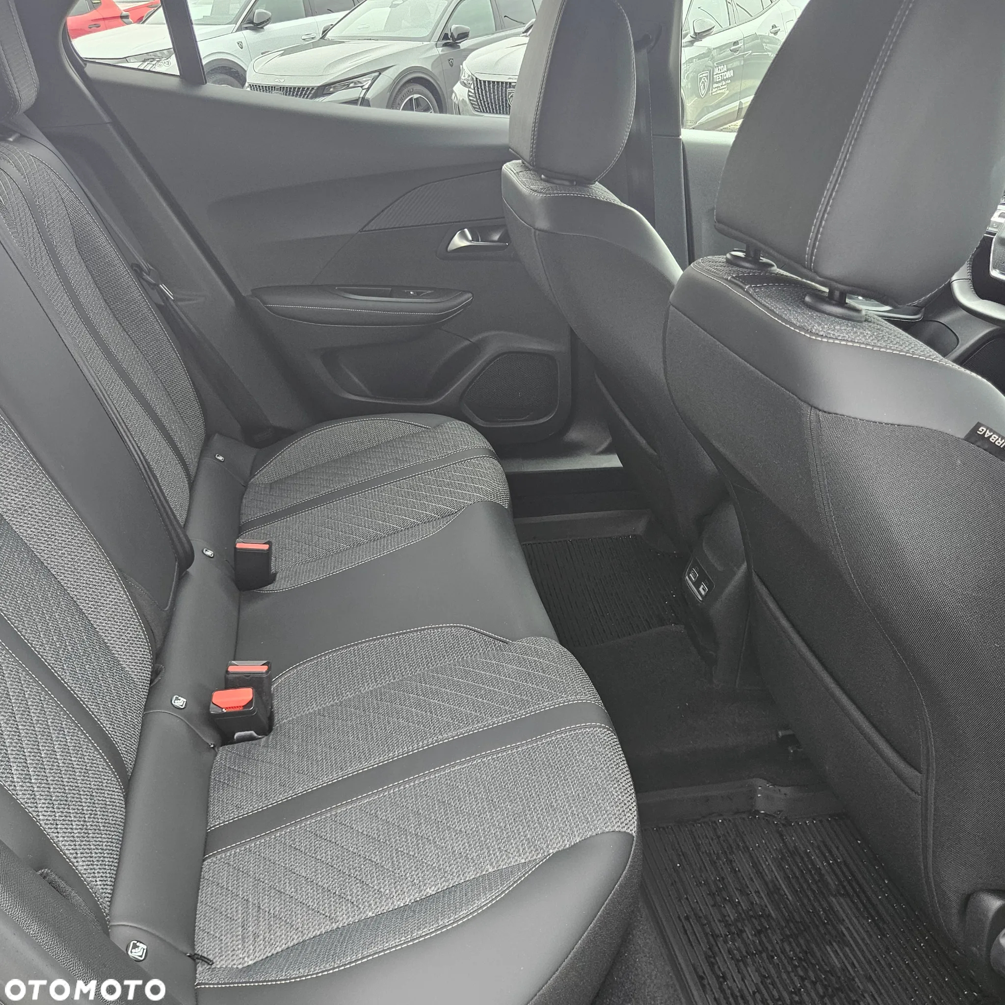 Peugeot 2008 PureTech 100 Allure S&S BVM6 - 12
