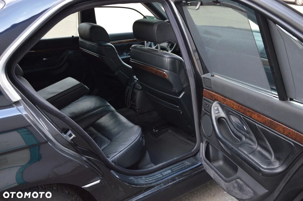BMW Seria 7 740i - 7