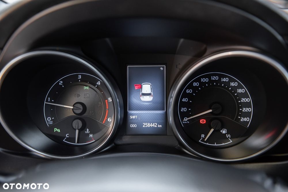Toyota Auris 1.6 D-4D Design Edition - 28