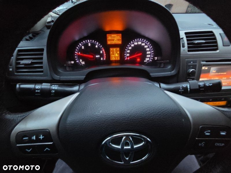 Toyota Avensis 2.0 D-4D Premium - 25