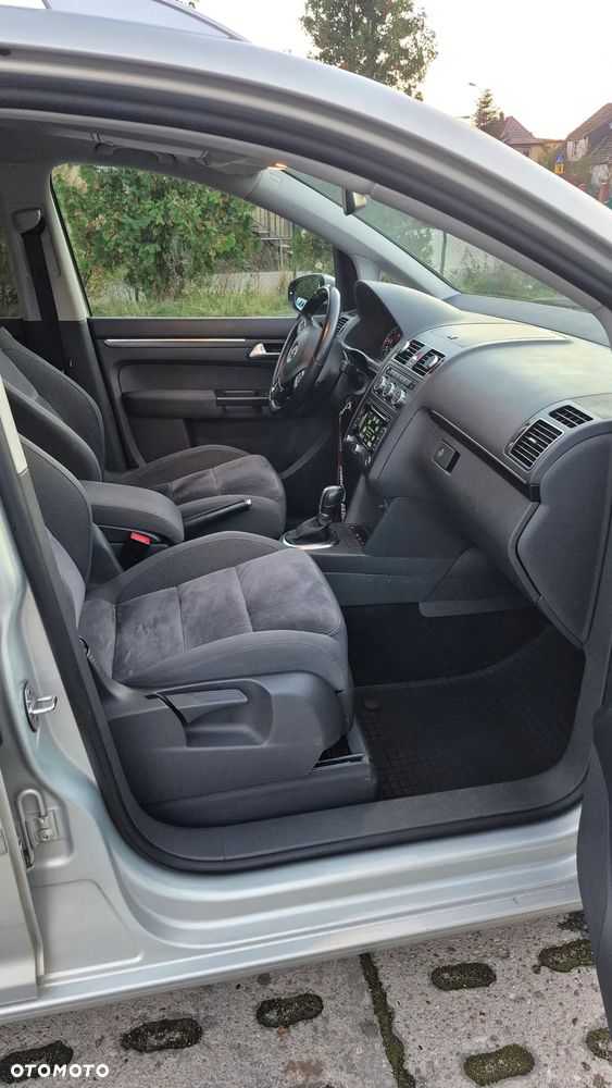 Volkswagen Touran 2.0 TDI DPF Highline DSG - 14