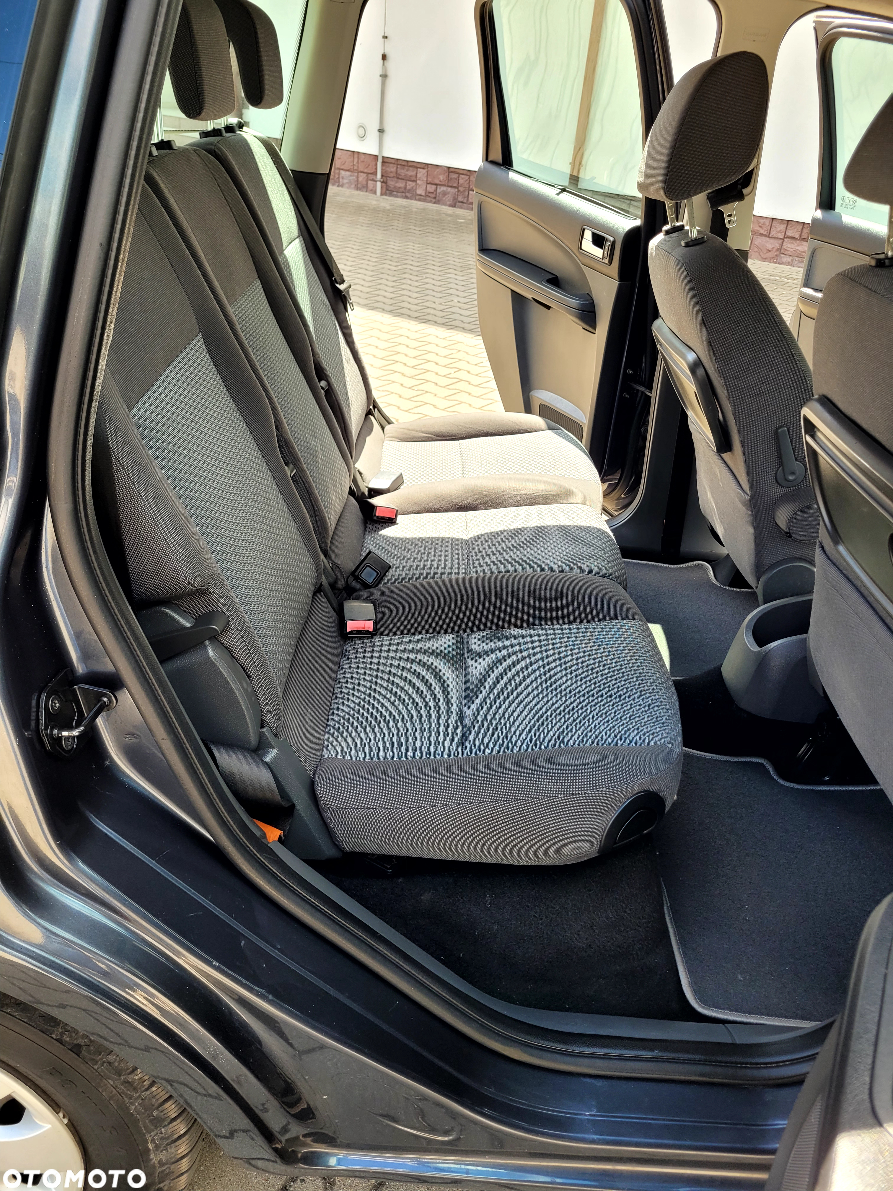 Ford C-MAX 1.8 Ghia - 26