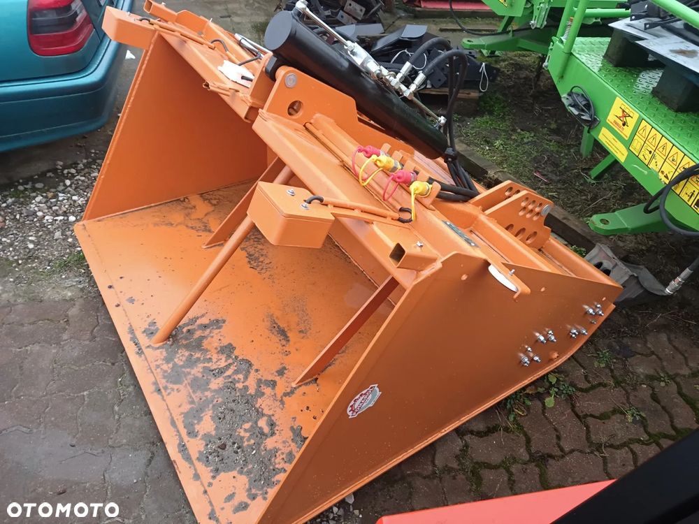 Pronar Posypywarka T-130, T-131, T-132, Piaskarka, Solarka, Rozsiewacz wapna i nawozów RCW, Piaskarka komunalna, solarka rozsiewacz piasku soli KŁOS, Rozsiewacz komunalny N 065 POM Augustów, Pług odśnieżny prosty, łamany, strzałka Ursus, Inter-Tech, Pronar - 12