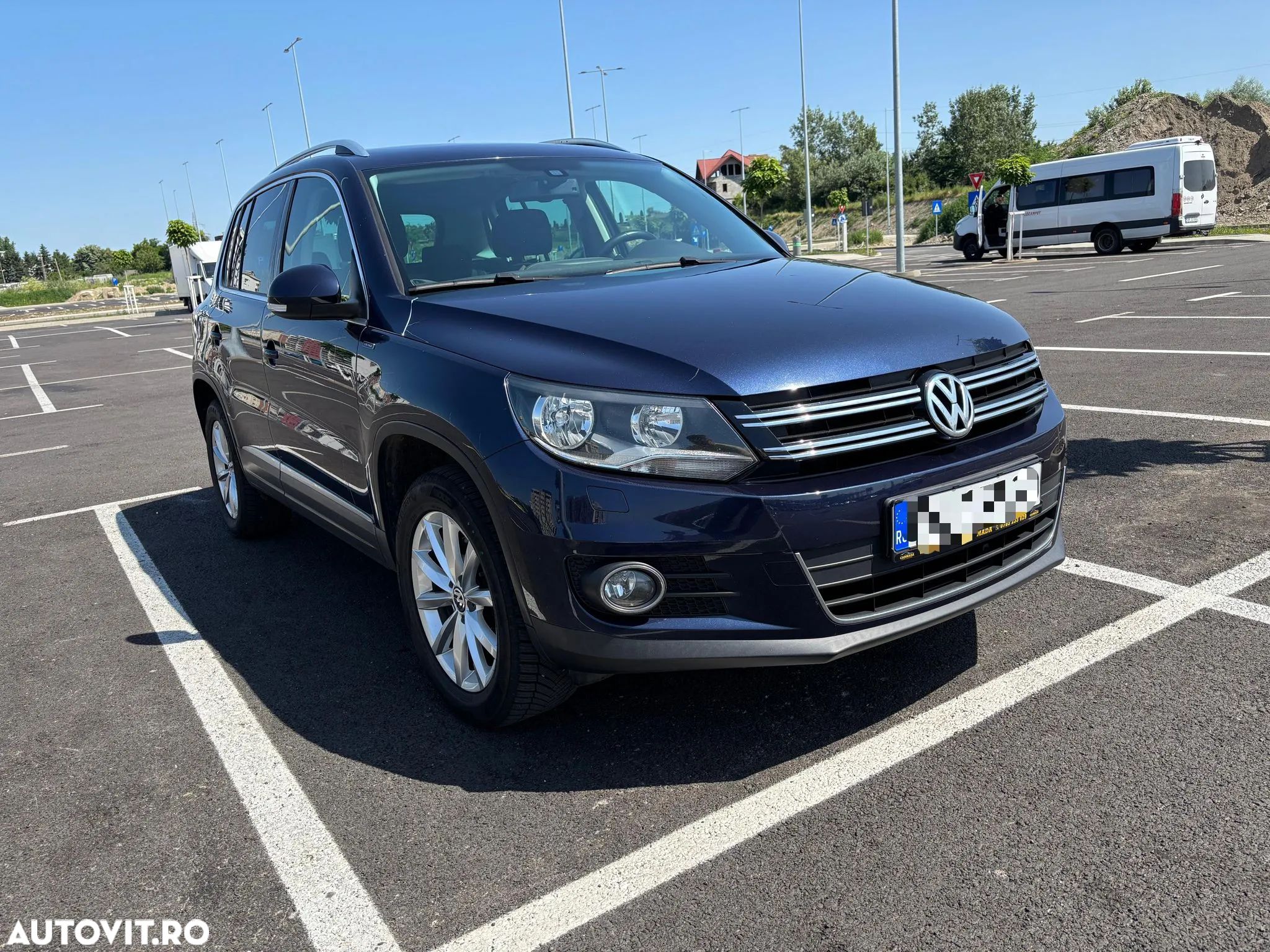 Volkswagen Tiguan - 1