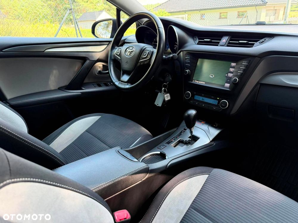 Toyota Avensis 1.8 Premium MS - 19