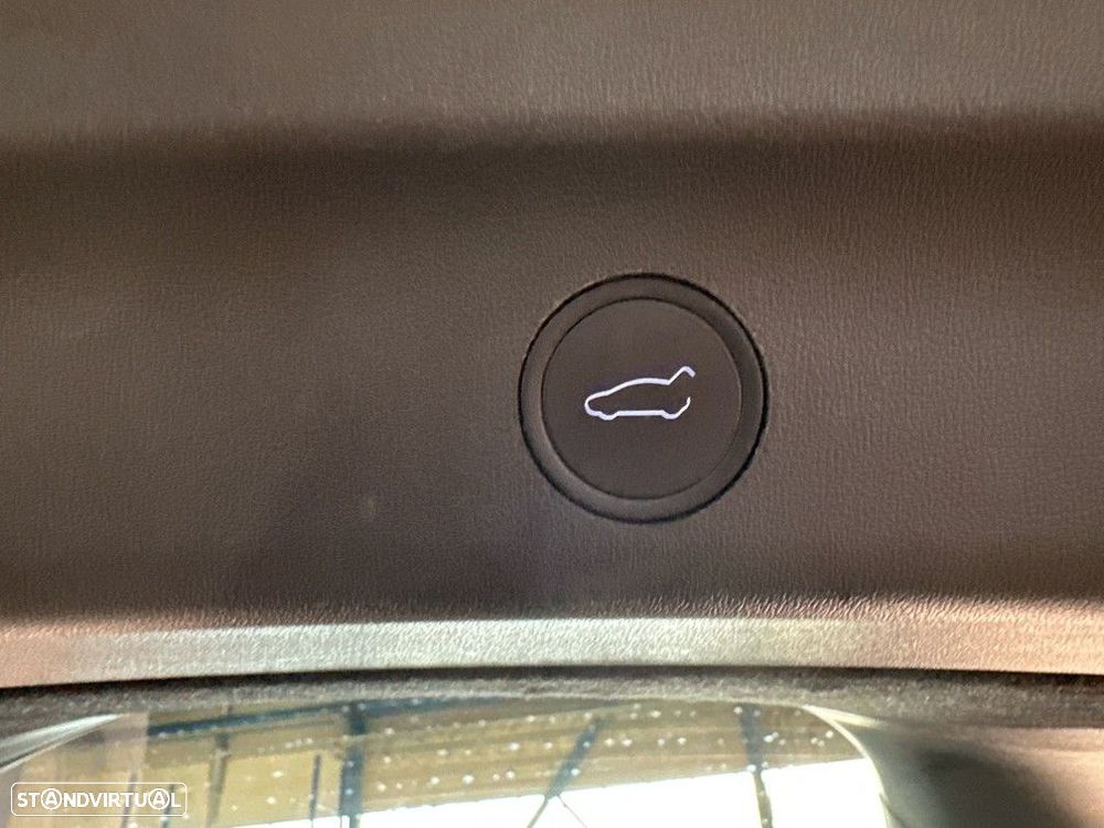 Tesla Model Y Long Range Dual Motor AWD - 9