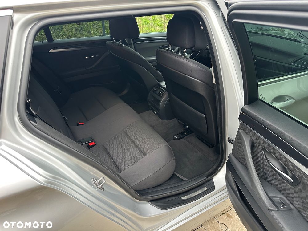 BMW Seria 5 520i - 11