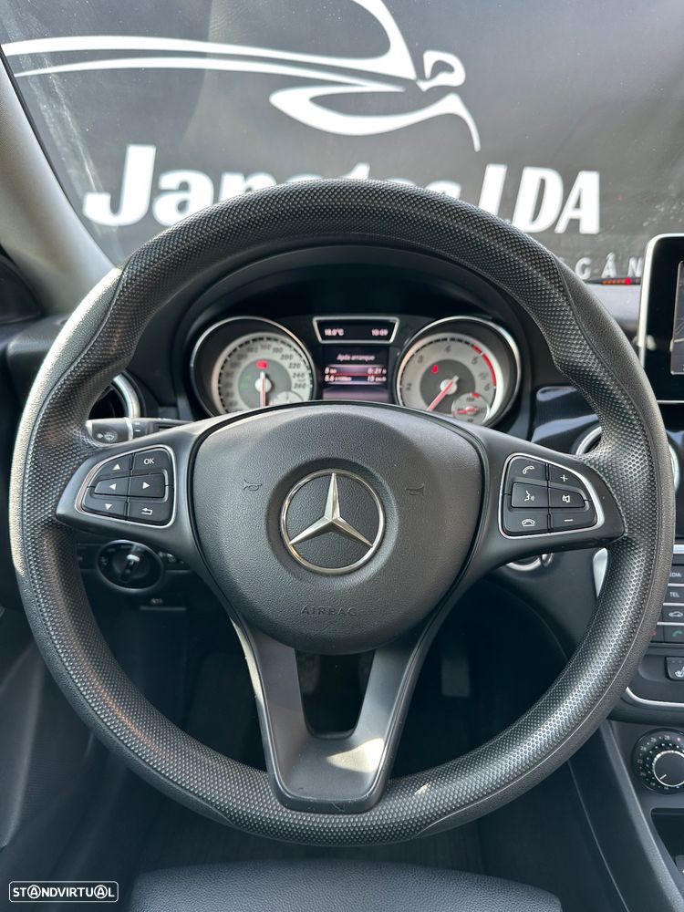 Mercedes-Benz CLA 180 d Shooting Brake - 13