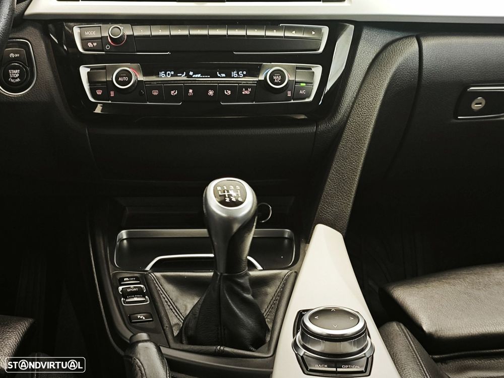 BMW 318 d Touring Line Luxury - 31