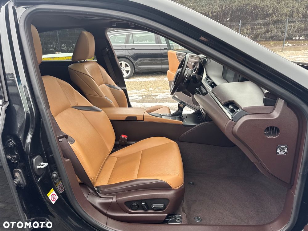 Lexus ES 300h Prestige - 33