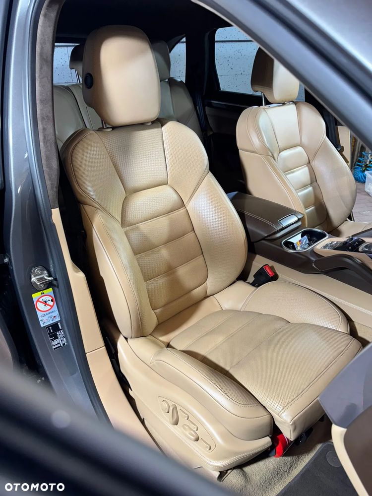 Porsche Cayenne - 4
