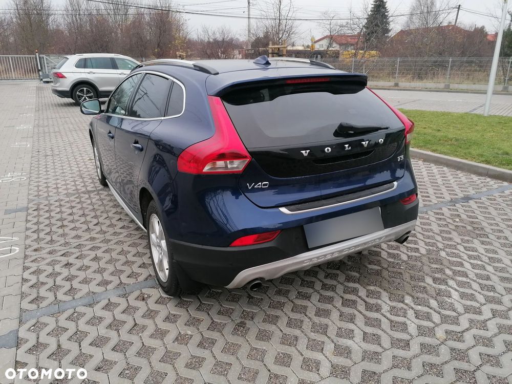 Volvo V40 Cross Country T3 Drive-E Ocean Race - 3