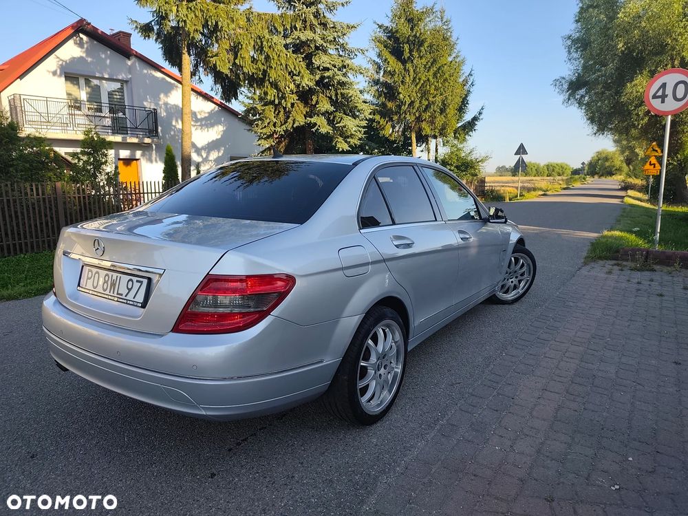 Mercedes-Benz Klasa C 180 CGI BlueEff Elegance - 2