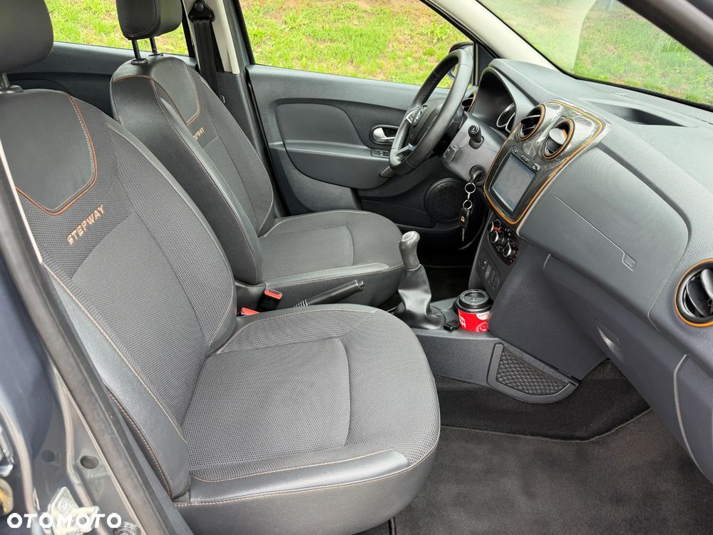 Dacia Sandero Stepway TCe 90 (S&S) Celebration - 17