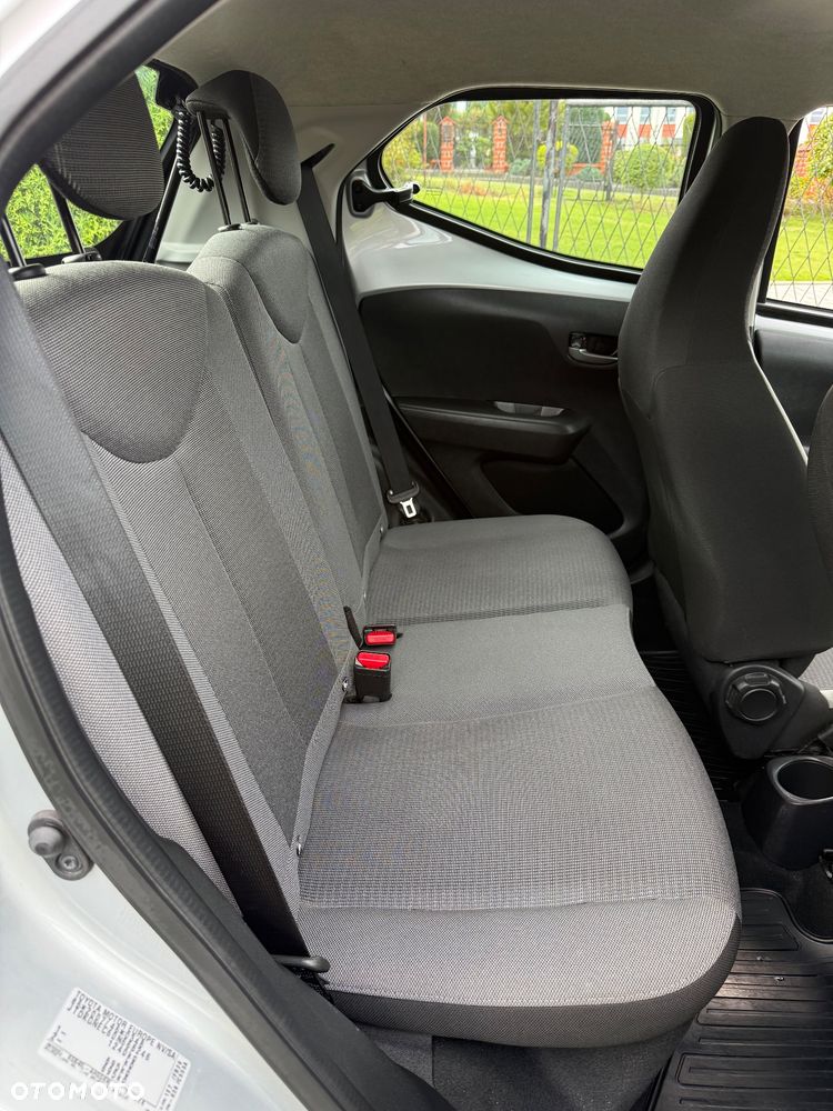 Toyota Aygo x.shift x-play connect - 10