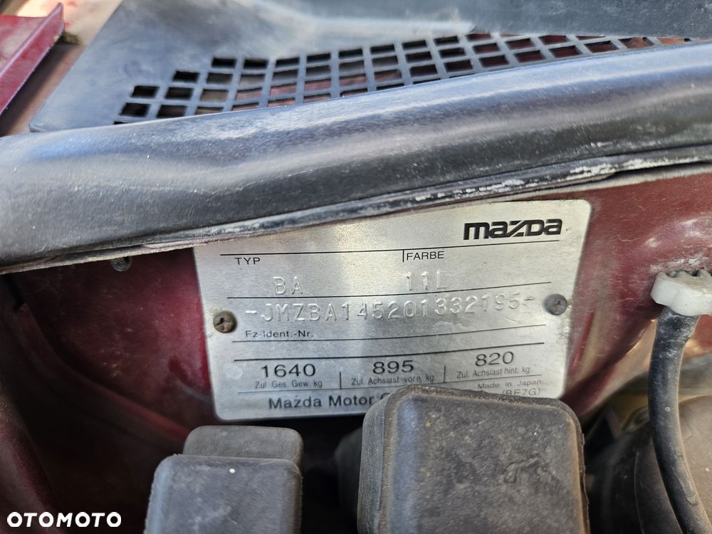 Mazda 323F - 11