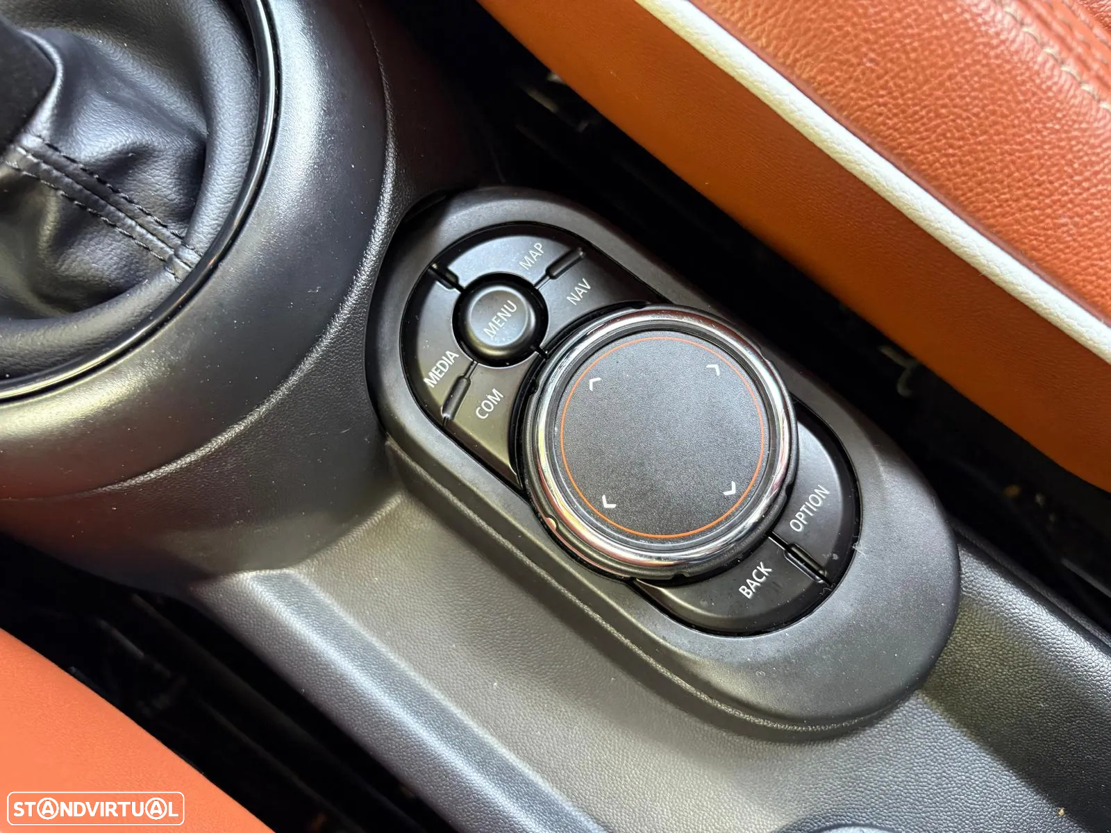 MINI 5 Portas Cooper D Aut. - 32