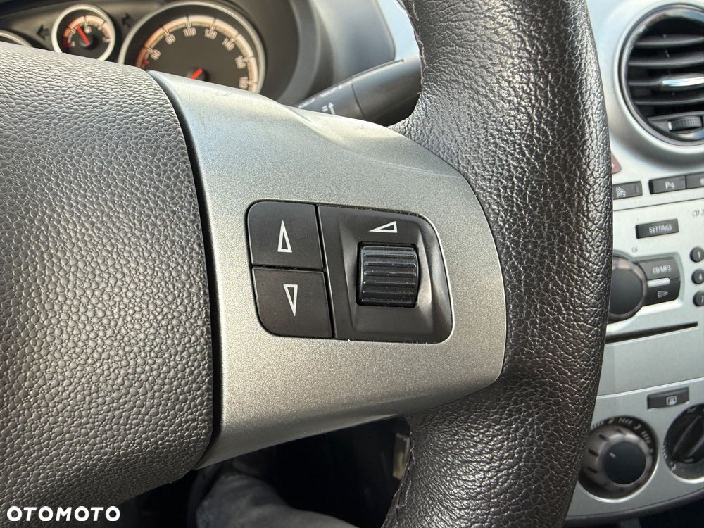 Opel Corsa 1.2 16V Cosmo - 11