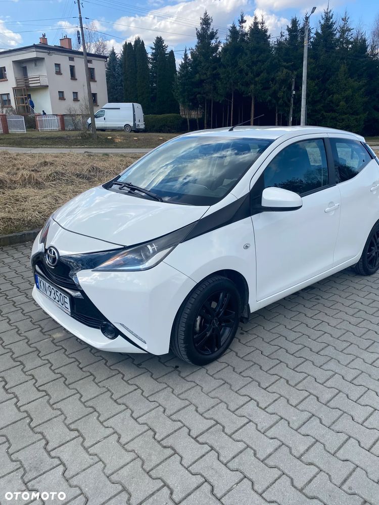 Toyota Aygo x-play touch - 2