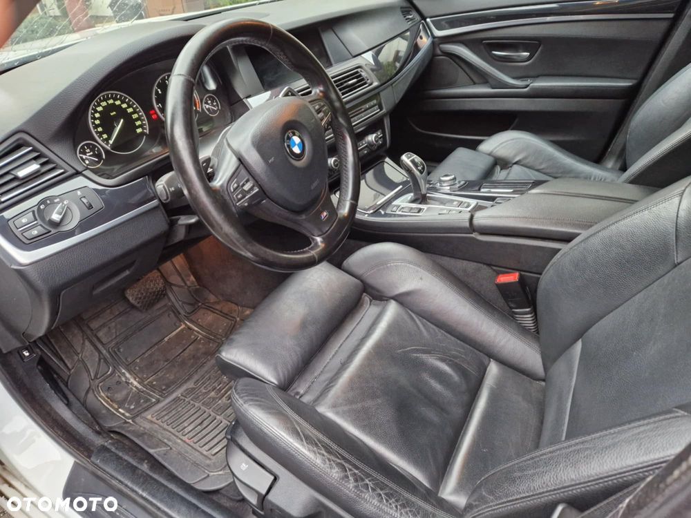 BMW Seria 5 525d xDrive - 15