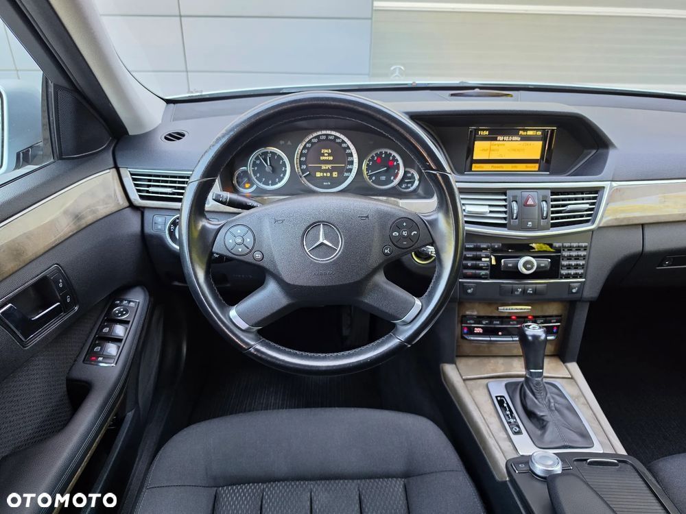 Mercedes-Benz Klasa E 200 CGI BlueEFFICIENCY Automatik Elegance - 6