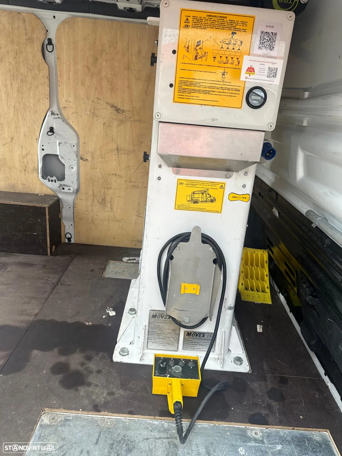 Renault Trafic com CESTO ELEVATORIO 10 metros - 6