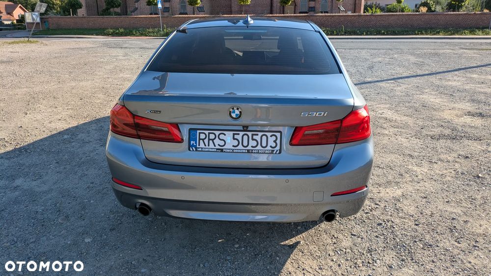 BMW Seria 5 530i xDrive Sport Line - 7