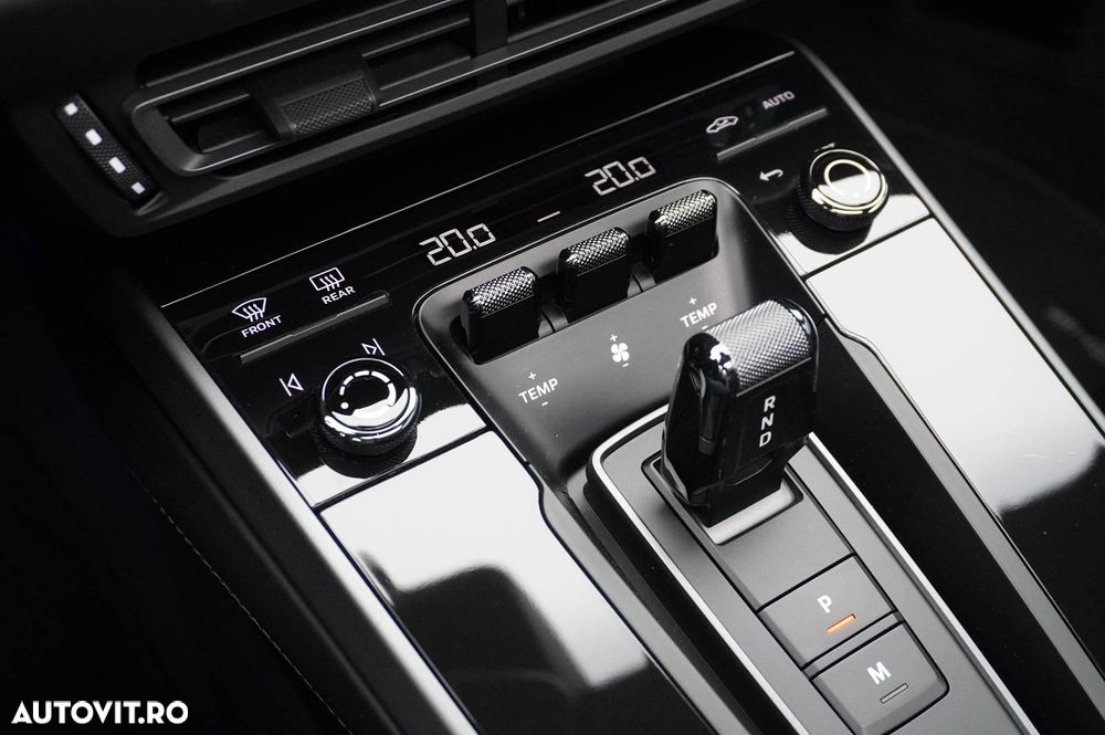 Porsche 911 Carrera 4 PDK - 24