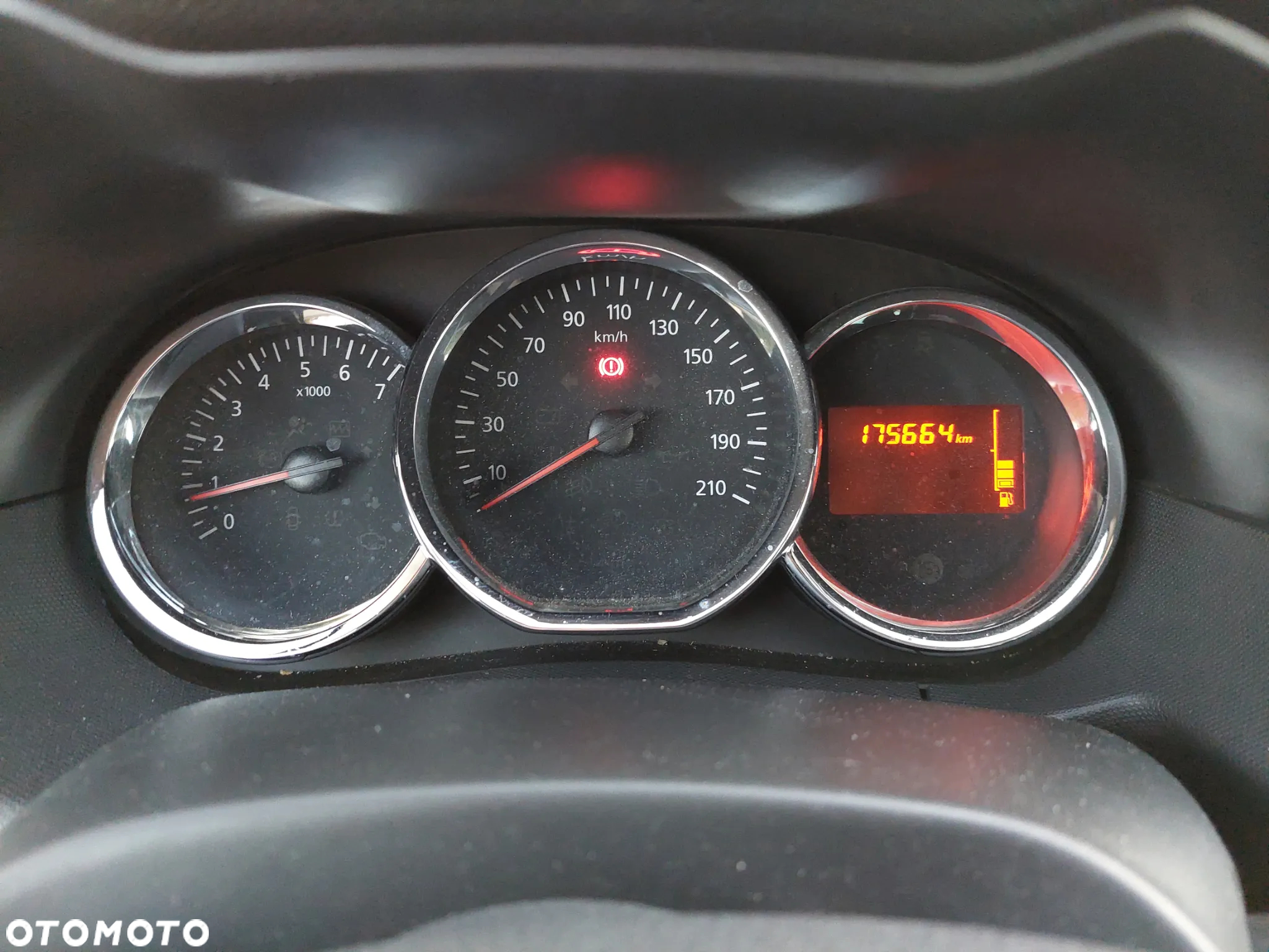 Dacia Duster 1.6 Blackstorm - 9