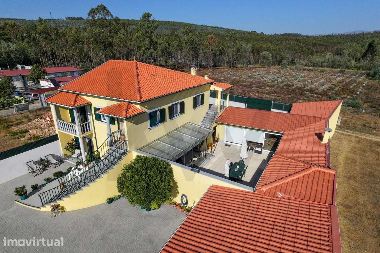 Moradia T4 de Luxo Murada com Piscina, Anexos e Duplo Acesso | Sarzedo - Grande imagem: 4/52