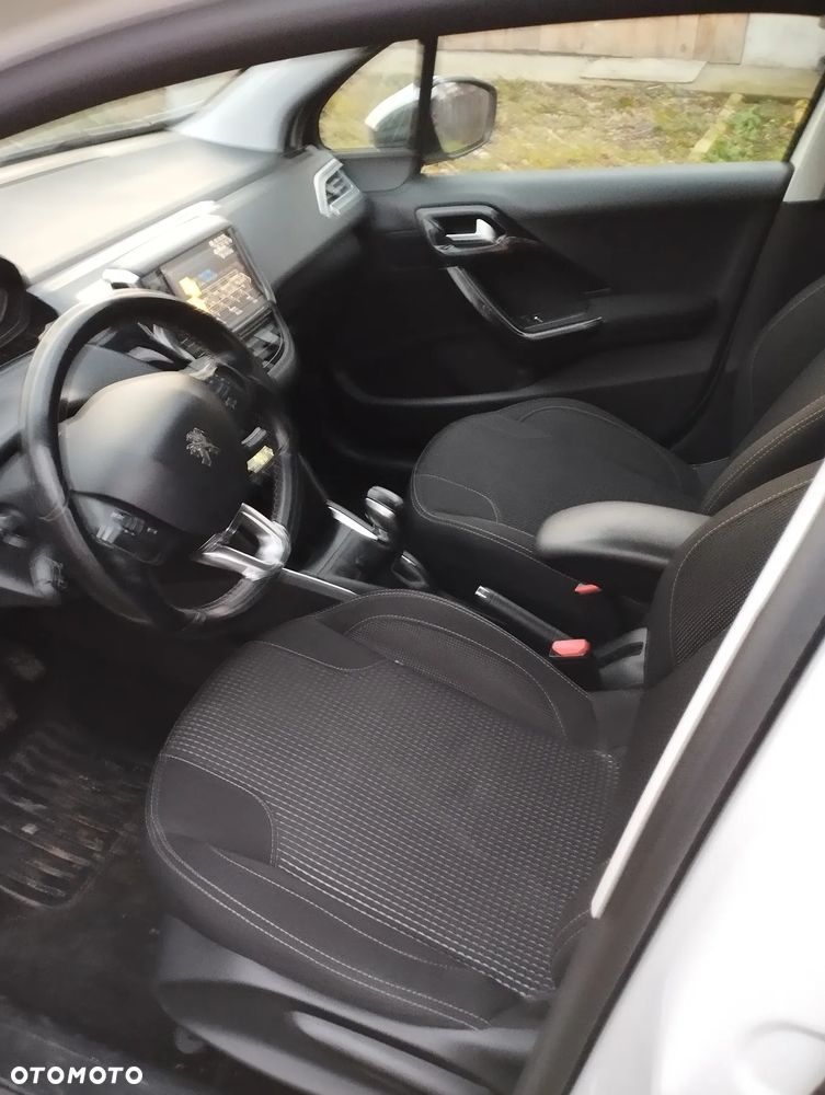 Peugeot 208 - 7