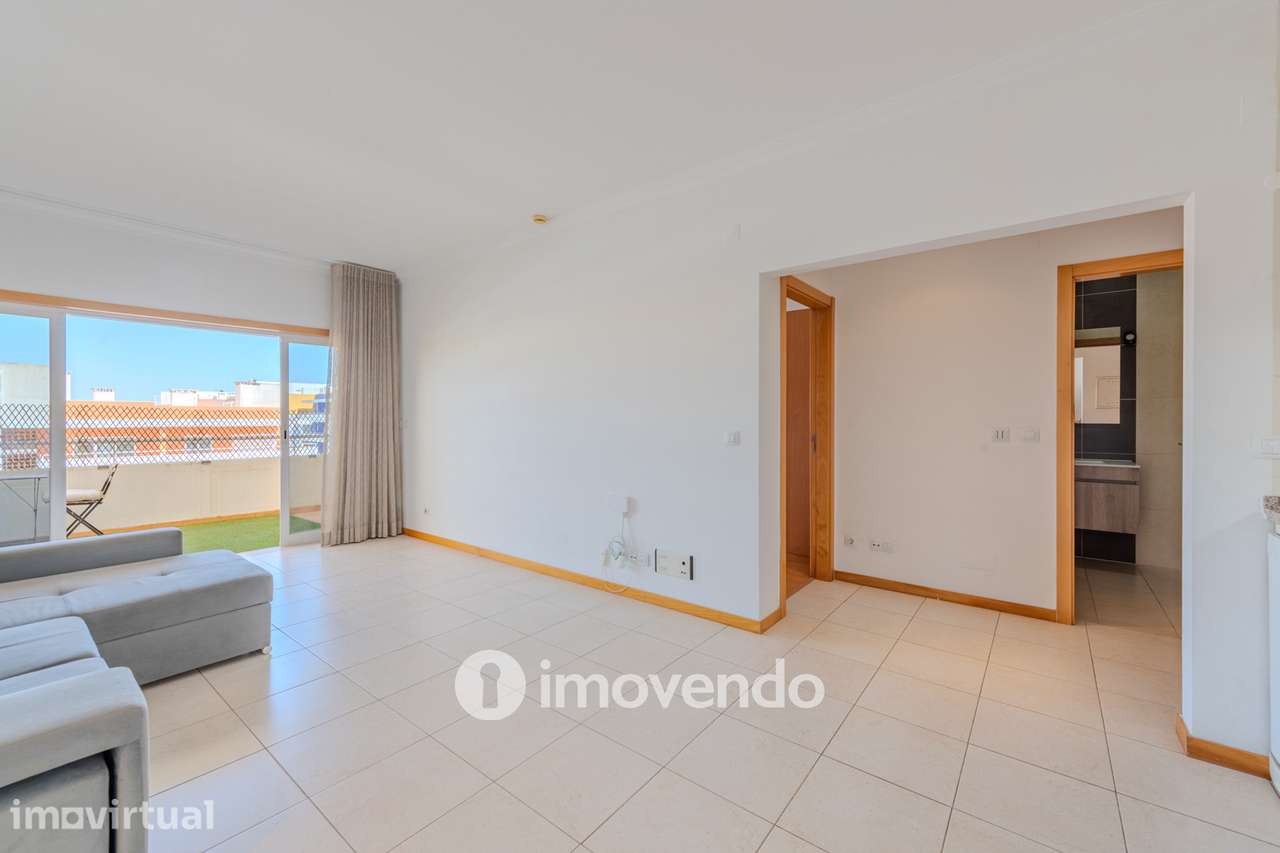 Apartamento T1 com terraço, num condomínio com piscina, em Portimão - Grande imagem: 2/41