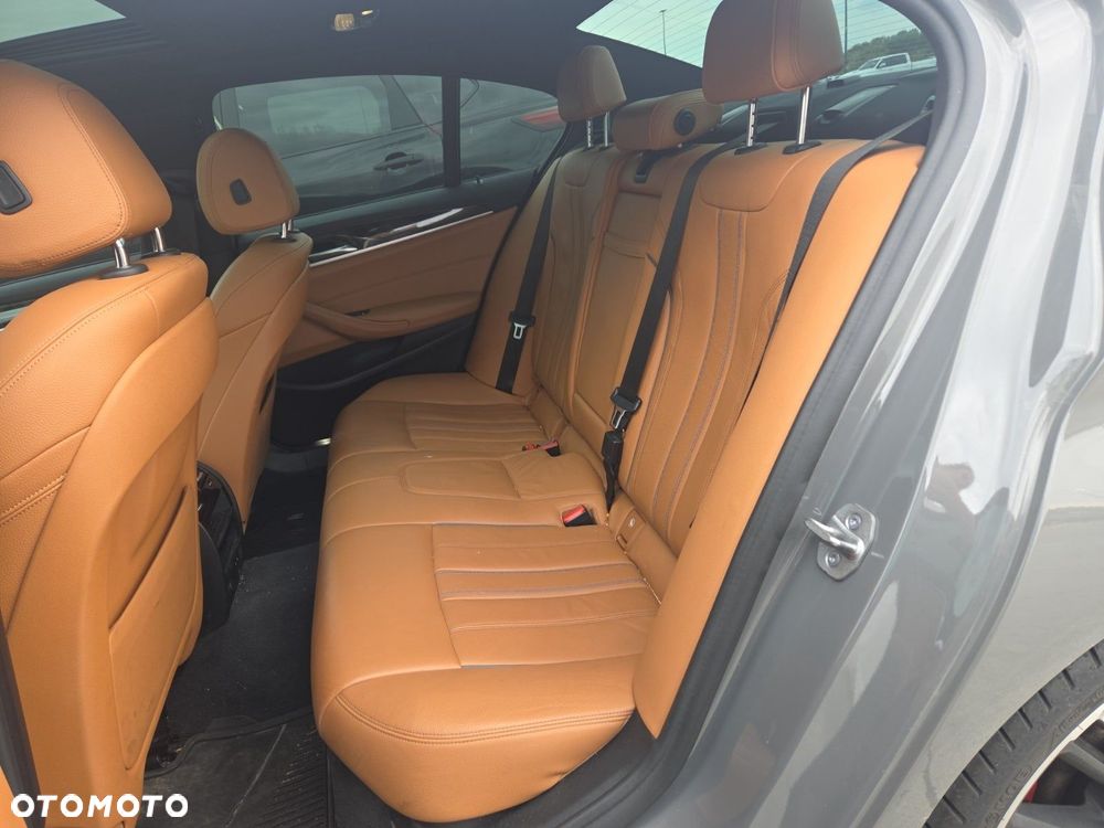 BMW Seria 5 530i xDrive M Sport Edition - 9