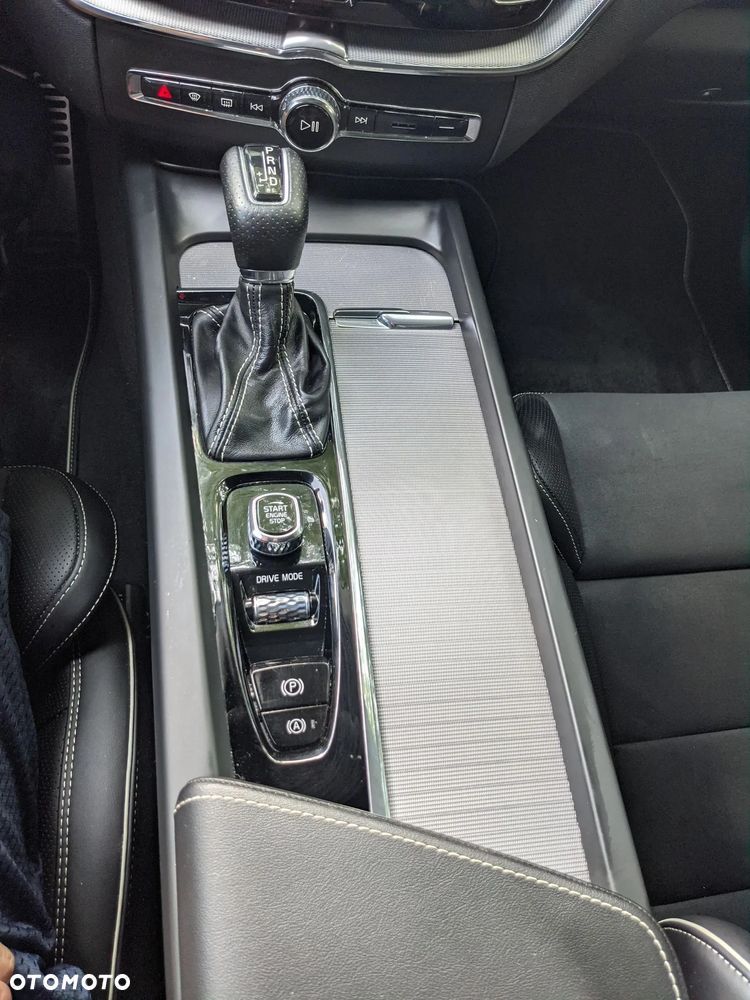 Volvo XC 60 T5 AWD Geartronic RDesign - 16