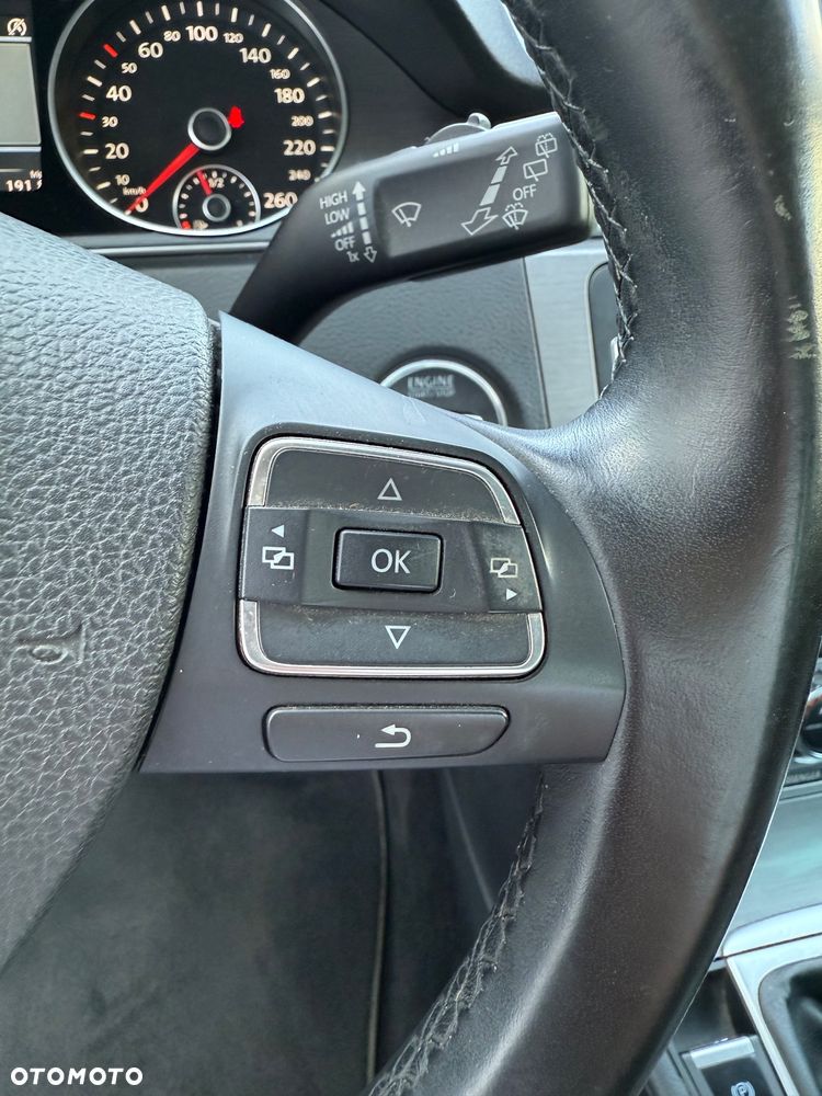 Volkswagen Passat 2.0 TDI Highline - 34