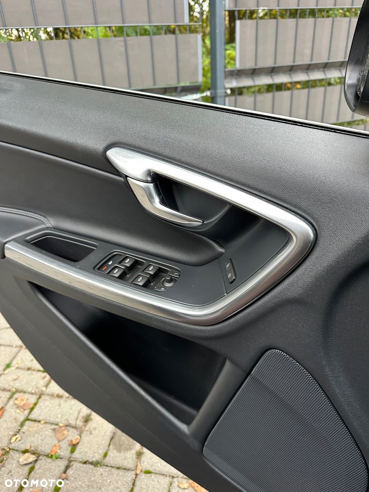 Volvo V60 D4 Momentum - 22